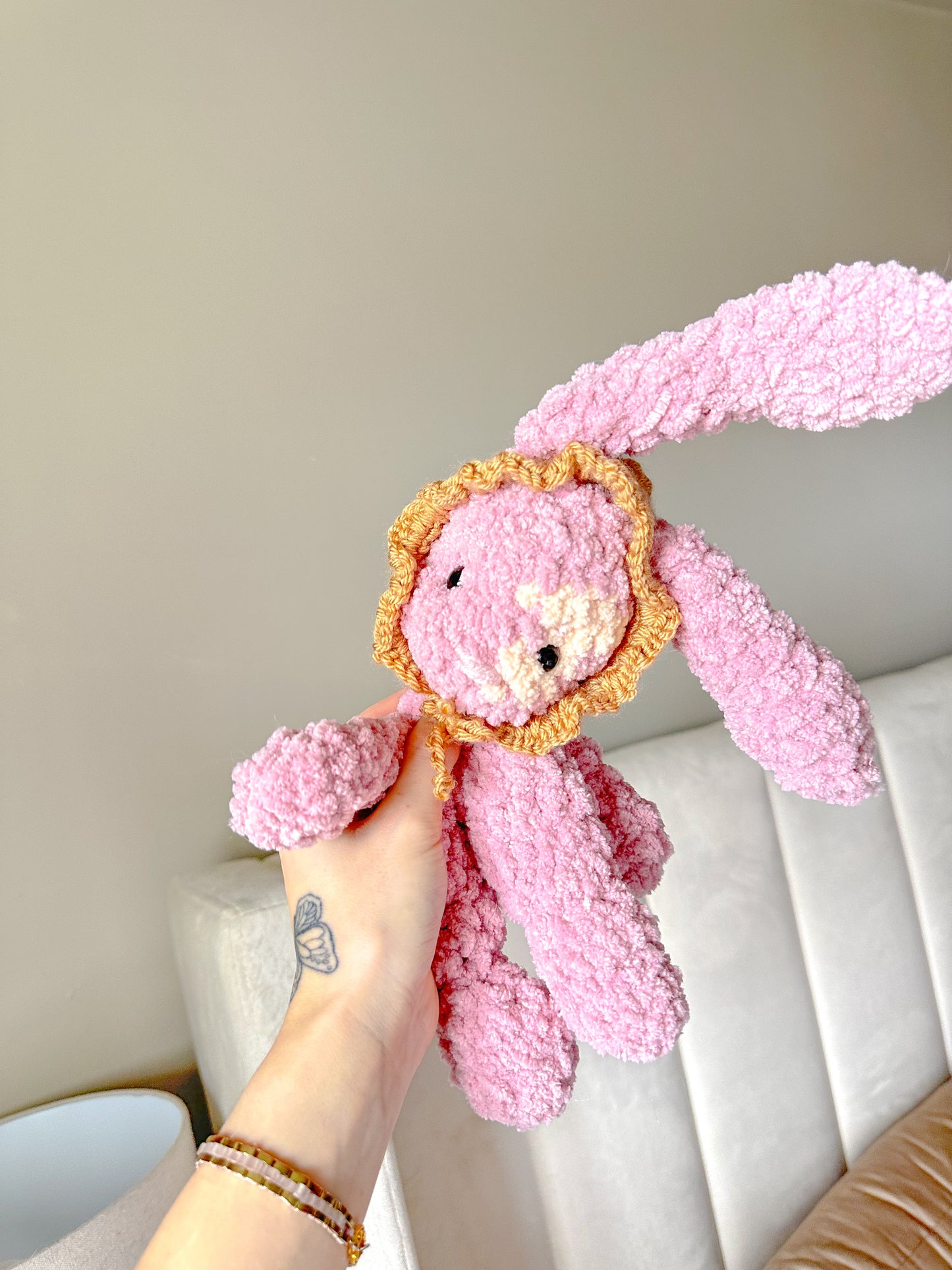 Crochet bunny with bonnet