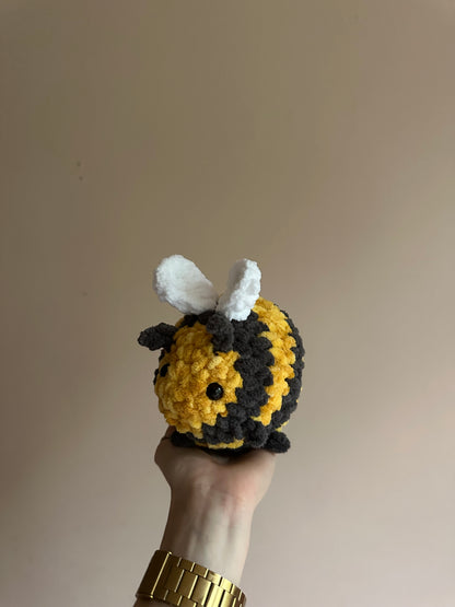 Crochet bee