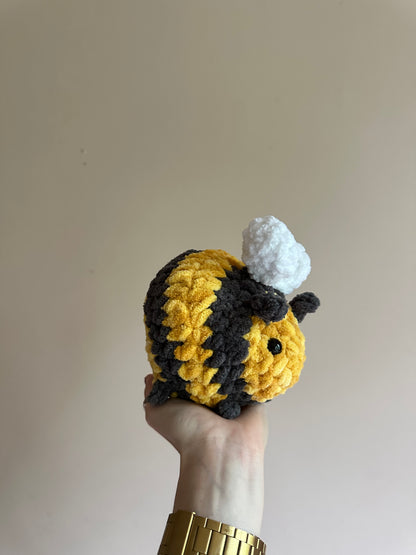 Crochet bee